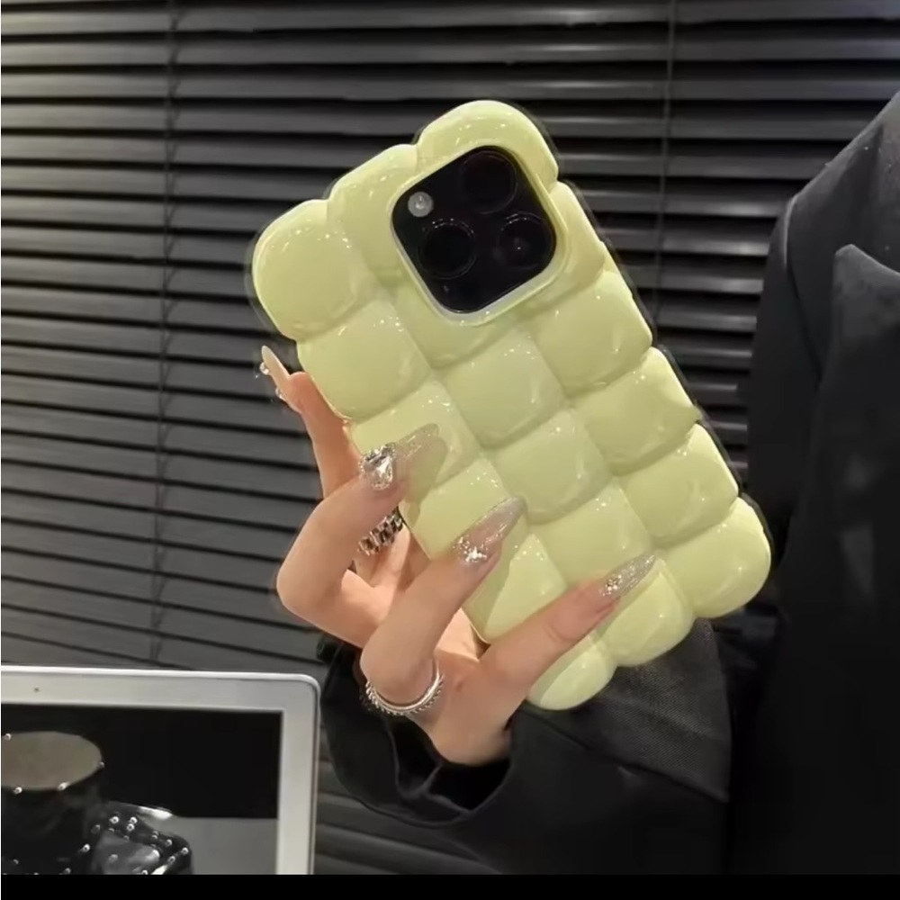 Protective 3D Egg Waffle Grid Case for iPhone 13 (Anti-Drop) - Picture 7 of 8